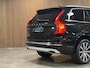 Volvo XC90 T8 AWD Recharge Inscription | 360° Camera | Head-Up Display | Harman Kardon | Adaptieve Cruise Control | Stoel en Stuurwielverwarming | Standkachel met Volvo On Call App | Pilot Assist | BLIS Dode Hoek Detectie | Schuifdak | Elektrische voorstoelen geheugen | Lederen bekleding | Zitting verlenging voorstoelen | 20 Inch | Keyless Drive | Parkeersensoren voor+achter | Privacy Glass | Elektrisch bedienbare achterklep | 7-Persoons | 4-Zone Climate Control | DAB Radio | Apple Carplay/Android Auto | Volvo On Call met mobiele App functie | Onyx Black Metallic |