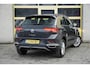 Volkswagen T-Roc 1.0 TSI Style BJ2020 Lmv 16" | Led | Pdc | Afneembare trekhaak | App-Connect | Navi | Airco | Cruise control | Getint glas