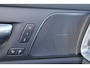 Volvo V60 T8 Plug-in hybrid AWD Plus Dark - Performance - Panorama/schuifdak - IntelliSafe Assist & Surround - 360º Camera - Harman/Kardon audio - Verwarmde voorstoelen, stuur & achterbank - Parkeersensoren voor & achter - Elektr. bedienb. voorstoelen met geheugen - Head up display - Extra getint glas - 19' LMV