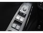 Ford Puma 1.0-125pk EcoBoost Hybrid ST-Line X Two tone. AUTOMAAT ! Gun uzelf het plezier en comfort van een automaat ! Ca. €. 10.000,- beneden de nieuwprijs ! Volautm. airco, navigatie, telefoonvoorb., cruise control, lane assist, B&O soundsystem, LED verlichting, camera, parkeersensoren v+a etc.