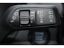 Ford Puma 1.0-125pk EcoBoost Hybrid ST-Line X Two tone. AUTOMAAT ! Gun uzelf het plezier en comfort van een automaat ! Ca. €. 10.000,- beneden de nieuwprijs ! Volautm. airco, navigatie, telefoonvoorb., cruise control, lane assist, B&O soundsystem, LED verlichting, camera, parkeersensoren v+a etc.