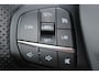 Ford Puma 1.0-125pk EcoBoost Hybrid ST-Line X Two tone. AUTOMAAT ! Gun uzelf het plezier en comfort van een automaat ! Ca. €. 10.000,- beneden de nieuwprijs ! Volautm. airco, navigatie, telefoonvoorb., cruise control, lane assist, B&O soundsystem, LED verlichting, camera, parkeersensoren v+a etc.