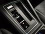 Volkswagen Golf 1.5 150pk eTSI Life DSG Navigatie Climate control Parkeer sensoren Stoelverwarming DAB Led Digitale Cockpit Lichtmetalen velgen Apple Carplay/ Android Auto