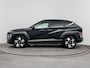 Hyundai Kona 1.6 GDI HEV PREMIUM | LEDER | ELEKTRISCHE STOELEN | APPLE CARPLAY & ANDROID AUTO | STOELVERWARMING & COOLING | CAMERA | CRUISE ADAPT. | CLIMA | NAVI | 18'' LM VELGEN | FABRIEKSGARANTIE GELDIG T/M 12-2029! |