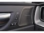 Volvo XC60 T6 Recharge AWD Plus Black Edition - IntelliSafe Assist & Surround - Harman/Kardon audio - Parkeercamera achter - Verwarmde voorstoelen, stuur & achterbank - Parkeersensoren voor & achter - Elektr. bedienb. voorstoelen met geheugen - Draadloze tel. lader - 21' LMV