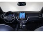 Volvo XC60 T6 Recharge AWD Plus Black Edition - IntelliSafe Assist & Surround - Harman/Kardon audio - Parkeercamera achter - Verwarmde voorstoelen, stuur & achterbank - Parkeersensoren voor & achter - Elektr. bedienb. voorstoelen met geheugen - Draadloze tel. lader - 21' LMV