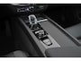 Volvo XC60 T6 Recharge AWD Plus Black Edition - IntelliSafe Assist & Surround - Harman/Kardon audio - Parkeercamera achter - Verwarmde voorstoelen, stuur & achterbank - Parkeersensoren voor & achter - Elektr. bedienb. voorstoelen met geheugen - Draadloze tel. lader - 21' LMV