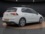 Volkswagen Golf 1.5 eTSI Life Edition | Navigatie | Camera | ACC | 17" | Getint Glas |