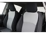 Toyota Yaris 1.5 VVT-i Dynamic | Navigatie | Keyless | Cruise Control | Clima | Camera | 16 inch | Bluetooth | Rijstrooksensor | DAB | Privacy glas