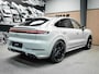 Porsche Cayenne Coupé Cayenne E-hybride Na genoeg nieuwe Kreid grijze Porsche Cayenne Hybride voorzien van vele opties!