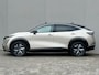Nissan Ariya Evolve 91 kWh / SOH 99% / Stoelverwarming voor en achter / Schuif-kantel dak / Stoelventilatie / Stuurverwarming / 100% dealer onderhouden / Elektrisch verstelbare stoelen met geheugen / Elektrische achterklep / Adaptieve cruise control / Apple Carplay/Android Auto / Navigatie /