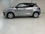 Suzuki Swift 1.2 Select Smart Hybrid / Fabrieksgarantie t/m 01-2031 / Navigatie / LM velgen / All season banden / Stoelverwarming / Airco / Dealer onderhouden / DAB Radio / Bluetooth /