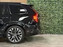 Volvo XC90 T8 AWD Recharge Ultra Dark | Luchtvering | Trekhaak | 360 Camera | Head-Up Display | Harman Kardon | 455pk | Adaptieve Cruise Control | Stoelverwarming voor+achter | Stuurwielverwarming | Schuifdak | Full LED Meesturende koplampen | Pilot Assist | BLIS Dode Hoek Detectie | Alcantara hemelbekleding | Lederen zonnekleppen en handgrepen | Elektrische voorstoelen geheugen | Quilted Nordico bekleding | Zitting verlenging voorstoelen | Lederen dashboard | 21 Inch | Google Infotainment | Keyless Drive | Privacy Glass | Elektrisch bedienbare achterklep | Geïntegreerd kinderzitje achterin | Geïntegreerde zongordijnen achterportieren | Verlichte instaplijsten | 7-Persoons | 4-Zone Climate Control | DAB Radio | Apple Carplay/Android Auto | Alarm Klasse III | Onyx Black Metallic |