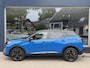 Peugeot 2008 1.2 Hybrid 145 PK GT | 1e Eigenaarsauto nieuw door Thalen geleverd | Alcantara Interieurpakket | Navigatie | 360 Graden Camera | 18" Lichtmetalen Velgen | Stoelverwarming | Full LED Verlichting | Dode Hoek Detectie | Cruise Control | DAB+ Radio | Keyless Entry & TSart | Draadloze Telefoonlader | Apple Carplay & Android Auto |