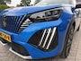Peugeot 2008 1.2 Hybrid 145 PK GT | 1e Eigenaarsauto nieuw door Thalen geleverd | Alcantara Interieurpakket | Navigatie | 360 Graden Camera | 18" Lichtmetalen Velgen | Stoelverwarming | Full LED Verlichting | Dode Hoek Detectie | Cruise Control | DAB+ Radio | Keyless Entry & TSart | Draadloze Telefoonlader | Apple Carplay & Android Auto |