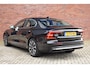 Volvo S60 T6 Recharge 350PK AWD Ultimate Bright | Bowers en Wilkins | Trekhaak | Rondomzicht camera | Massage functie voorstoelen