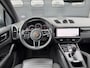 Porsche Cayenne 3.0 E-Hybrid Sport Chrono | Panoramadak | Camera | Head-Up Display | Stoelventilatie/Verwarming | Bose |