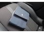 Peugeot e-208 EV GT 136PK 50 kWh | NAVIGATIE 10" TOUCHSCREEN | APPLE CARPLAY/ANDROID AUTO | PARKEERSENSOREN VOOR + ACHTER | ACHTERUITRIJ CAMERA | FULL LED KOPLAMPEN | 17" LICHTMETALEN VELGEN | CLIMATE CONTROL | CRUISE CONTROL | DAB+ RADIO | REGEN/LICHT SENSOR | SNELLAAD FUNCTIE | ALL SEASON BANDEN |