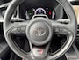 Toyota Aygo X Hybrid 115 GR Sport Black Edition Rode remklauwen | Parkeersensoren voor+achter | parkeercamera | 18 inch hoogglans zwarte velgen