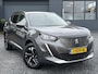 Peugeot 2008 1.2 PureTech Allure 2e Eigenaar l D-riem vv in 08/2024 l Camera360° l Draadloze telefoonlader l 131pk l Carplay l Navi l 6 Bak l Clima l Cruise l Halfleder l Keylss l 17'' Lmv l Pdc l N.A.P l Nieuwe Apk bij Aflevering