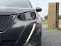Peugeot 2008 1.2 PureTech Allure 2e Eigenaar l D-riem vv in 08/2024 l Camera360° l Draadloze telefoonlader l 131pk l Carplay l Navi l 6 Bak l Clima l Cruise l Halfleder l Keylss l 17'' Lmv l Pdc l N.A.P l Nieuwe Apk bij Aflevering