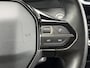 Peugeot 2008 1.2 PureTech Allure 2e Eigenaar l D-riem vv in 08/2024 l Camera360° l Draadloze telefoonlader l 131pk l Carplay l Navi l 6 Bak l Clima l Cruise l Halfleder l Keylss l 17'' Lmv l Pdc l N.A.P l Nieuwe Apk bij Aflevering