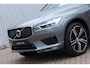 Volvo XC60 T4 R-Design | Panoramadak | Harman/Kardon premium audio | Semi elektrische trekhaak | Rondomzicht camera | DAB radio | Apple Carplay | Android auto | Adaptieve Cruise Control