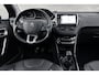 Peugeot 2008 1.6 VTi Féline | Panoramadak | Trekhaak | Half lederen bekleding
