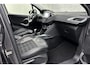 Peugeot 2008 1.6 VTi Féline | Panoramadak | Trekhaak | Half lederen bekleding