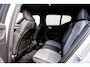 Volvo XC40 2.0 B4 Plus Dark | Trekhaak | Harman Kardon Audio | Achteruitrijcamera | Parkeersensoren | Keyless Entry | Elektrische Achterklep | Elektrisch Verstelbare Voorstoelen | Stoelverwarming | Google Navigatie | Apple Carplay | Android Auto | Lichtmetalen Velgen 18 inch