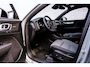 Volvo XC40 2.0 B4 Plus Dark | Trekhaak | Harman Kardon Audio | Achteruitrijcamera | Parkeersensoren | Keyless Entry | Elektrische Achterklep | Elektrisch Verstelbare Voorstoelen | Stoelverwarming | Google Navigatie | Apple Carplay | Android Auto | Lichtmetalen Velgen 18 inch