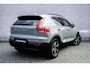 Volvo XC40 2.0 B4 Plus Dark | Trekhaak | Harman Kardon Audio | Achteruitrijcamera | Parkeersensoren | Keyless Entry | Elektrische Achterklep | Elektrisch Verstelbare Voorstoelen | Stoelverwarming | Google Navigatie | Apple Carplay | Android Auto | Lichtmetalen Velgen 18 inch