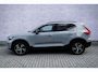 Volvo XC40 2.0 B4 Plus Dark | Trekhaak | Harman Kardon Audio | Achteruitrijcamera | Parkeersensoren | Keyless Entry | Elektrische Achterklep | Elektrisch Verstelbare Voorstoelen | Stoelverwarming | Google Navigatie | Apple Carplay | Android Auto | Lichtmetalen Velgen 18 inch