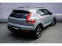 Volvo XC40 2.0 B4 Plus Dark | Trekhaak | Harman Kardon Audio | Achteruitrijcamera | Parkeersensoren | Keyless Entry | Elektrische Achterklep | Elektrisch Verstelbare Voorstoelen | Stoelverwarming | Google Navigatie | Apple Carplay | Android Auto | Lichtmetalen Velgen 18 inch
