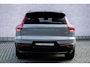 Volvo XC40 2.0 B4 Plus Dark | Trekhaak | Harman Kardon Audio | Achteruitrijcamera | Parkeersensoren | Keyless Entry | Elektrische Achterklep | Elektrisch Verstelbare Voorstoelen | Stoelverwarming | Google Navigatie | Apple Carplay | Android Auto | Lichtmetalen Velgen 18 inch