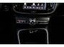 Volvo XC40 2.0 B4 Plus Dark | Trekhaak | Harman Kardon Audio | Achteruitrijcamera | Parkeersensoren | Keyless Entry | Elektrische Achterklep | Elektrisch Verstelbare Voorstoelen | Stoelverwarming | Google Navigatie | Apple Carplay | Android Auto | Lichtmetalen Velgen 18 inch