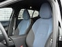 Volvo EX30 P5 Long Range Plus Black Edition Europa 69 kWh | Google Services | Adaptieve Cruise Control | BLIS | Harman Kardon Audio | Elektr. verstelbare voorstoelen | Stoelverwarming | Verwarmd stuurwiel | Warmtepomp | 20" lichtmetalen velgen |