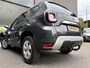 Dacia Duster 1.2 TCe Comfort Achteruitrijcamera - Airco - Navigatie - Trekhaak - Cruise control - Dakrails - Radio - Mistlampen voor - Start/stop systeem - Led verlichting - Elektrische ramen - Stuur multifunctioneel - Centrale vergrendeling met afstandsbediening - Bluetooth