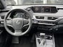 Lexus UX 250h Preference Line | Trekhaak, Dodehoekherkenning, 18 inch, Parkeersensoren, Stoel + Stuurverwarming
