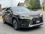 Lexus UX 250h Preference Line | Trekhaak, Dodehoekherkenning, 18 inch, Parkeersensoren, Stoel + Stuurverwarming