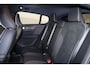 Volvo EC40 Performance Ultra Black Edition 82 kWh - Panoramadak - IntelliSafe Assist & Surround - 360º Camera - Harman/Kardon audio - Verwarmde voorstoelen, stuur & achterbank - Parkeersensoren voor & achter - Elektr. bedienb. voorstoelen met geheugen links - Draadloze tel. lader - Warmtepomp - 20' LMV