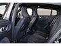 Volvo EC40 Performance Ultra Black Edition 82 kWh - Panoramadak - IntelliSafe Assist & Surround - 360º Camera - Harman/Kardon audio - Verwarmde voorstoelen, stuur & achterbank - Parkeersensoren voor & achter - Elektr. bedienb. voorstoelen met geheugen links - Draadloze tel. lader - Warmtepomp - 20' LMV