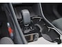Volvo EC40 Performance Ultra Black Edition 82 kWh - Panoramadak - IntelliSafe Assist & Surround - 360º Camera - Harman/Kardon audio - Verwarmde voorstoelen, stuur & achterbank - Parkeersensoren voor & achter - Elektr. bedienb. voorstoelen met geheugen links - Draadloze tel. lader - Warmtepomp - 20' LMV