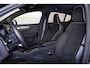 Volvo EC40 Performance Ultra Black Edition 82 kWh - Panoramadak - IntelliSafe Assist & Surround - 360º Camera - Harman/Kardon audio - Verwarmde voorstoelen, stuur & achterbank - Parkeersensoren voor & achter - Elektr. bedienb. voorstoelen met geheugen links - Draadloze tel. lader - Warmtepomp - 20' LMV
