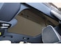 Volvo EC40 Performance Ultra Black Edition 82 kWh - Panoramadak - IntelliSafe Assist & Surround - 360º Camera - Harman/Kardon audio - Verwarmde voorstoelen, stuur & achterbank - Parkeersensoren voor & achter - Elektr. bedienb. voorstoelen met geheugen links - Draadloze tel. lader - Warmtepomp - 20' LMV