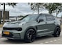 Lynk & Co 01 276PK More | HEICO 21" Wielen | HEICO Verlagingsveren | 360 Graden Camera | Harman Kardon | Panoramadak | Elektrisch bedienbare voorstoel met geheugen | Keyless Entry | Getint glas | Adaptieve Cruise Control | Dodehoekassistent | Sfeerverlichting | Stuurwielverwarming | Stoelverwarming