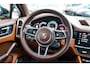 Porsche Cayenne Coupé 3.0 E-Hybrid | Burmester | Achterasbesturing | Cashmerebeige | Head up | Adaptieve cruise | Soft Close | 360