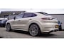 Porsche Cayenne Coupé 3.0 E-Hybrid | Burmester | Achterasbesturing | Cashmerebeige | Head up | Adaptieve cruise | Soft Close | 360