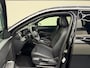 Volkswagen T-Roc 1.5 eTsi R-Line First Edition - Elek. Achterklep - IQ Lights - Camera - Clima - Stuur/Stoelverw.