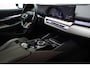 BMW 5-Serie Touring 550e xDrive | INNOVATION / M SPORT PRO- PACK | PANORAMADAK | HEAD UP | STUURVERWARMING | 360 CAMERA | 20"